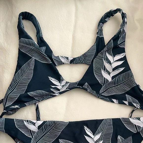 Benoa Swim Kaiwi Sophia Top (S) - Picture 3 of 7